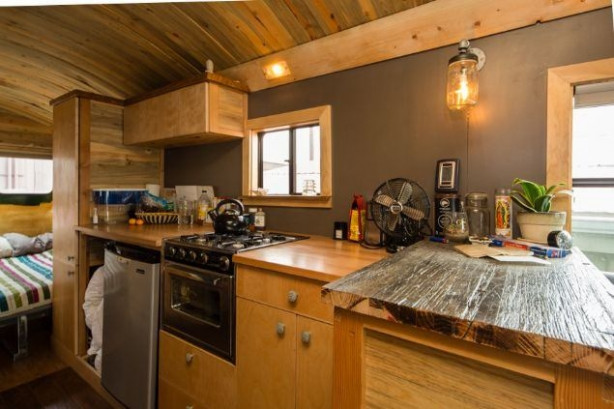 Foto - Yolcu otobüsünü eve dönüştürdü