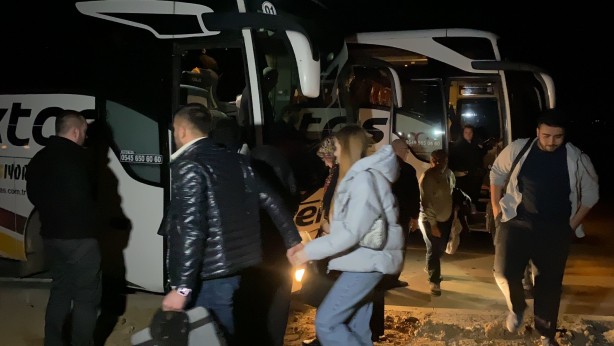 Foto - Yolcular dehşeti yaşadı! Yolcu otobüsüne silahlı saldırı