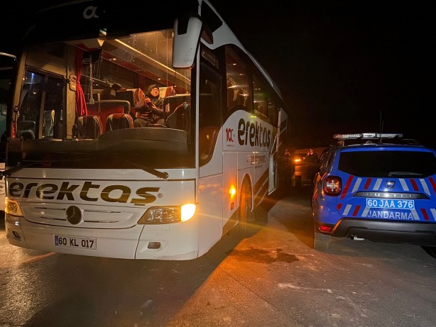 Foto - Yolcular dehşeti yaşadı! Yolcu otobüsüne silahlı saldırı