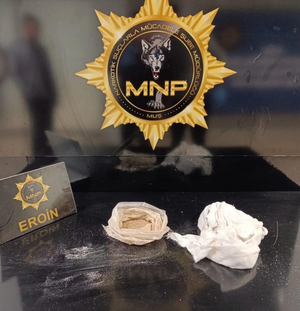 Foto - Yolcunun ayağına sarılı alçından bakın ne çıktı! Ait olduğu yere uğurlandı!