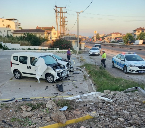 Foto - Yoldan çıkan kamyon 2 sıfır aracı pert etti