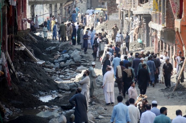Foto - Yollar çöktü köprüler yıkıldı! Sel sonrası Pakistan