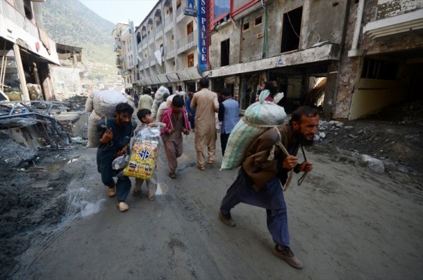 Foto - Yollar çöktü köprüler yıkıldı! Sel sonrası Pakistan