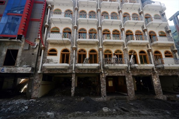 Foto - Yollar çöktü köprüler yıkıldı! Sel sonrası Pakistan