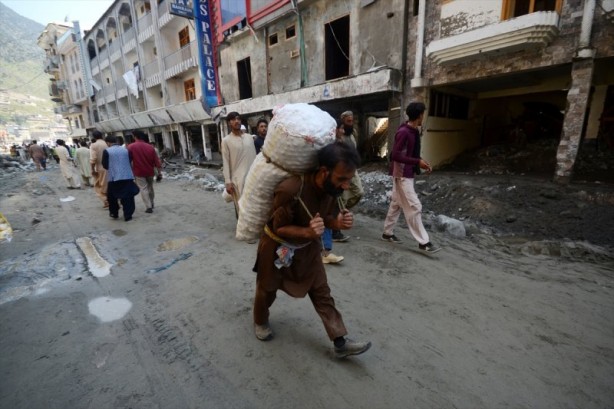 Foto - Yollar çöktü köprüler yıkıldı! Sel sonrası Pakistan