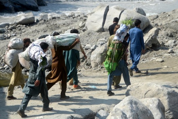 Foto - Yollar çöktü köprüler yıkıldı! Sel sonrası Pakistan