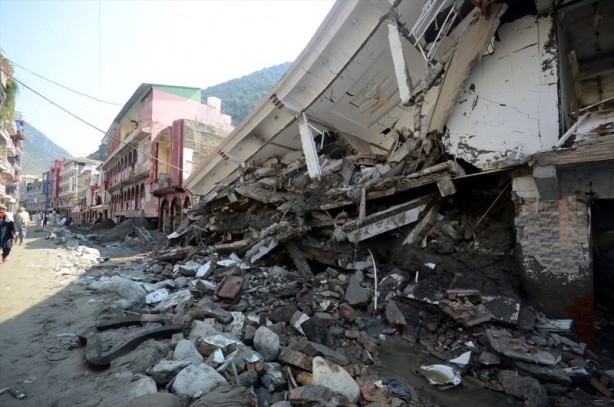Foto - Yollar çöktü köprüler yıkıldı! Sel sonrası Pakistan