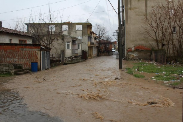 Foto - Yollar göle döndü