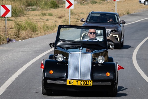 Foto - Yollara çıktı! Togg’dan sonra yerli elektrikli klasik otomobil TYRA karşınızda! 