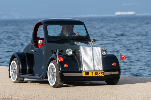 Foto - Yollara çıktı! Togg’dan sonra yerli elektrikli klasik otomobil TYRA karşınızda! 