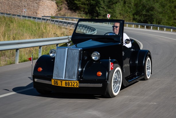 Foto - Yollara çıktı! Togg’dan sonra yerli elektrikli klasik otomobil TYRA karşınızda! 