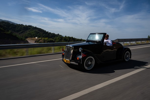 Foto - Yollara çıktı! Togg’dan sonra yerli elektrikli klasik otomobil TYRA karşınızda! 