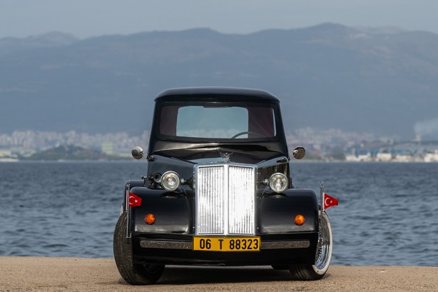 Foto - Yollara çıktı! Togg’dan sonra yerli elektrikli klasik otomobil TYRA karşınızda! 