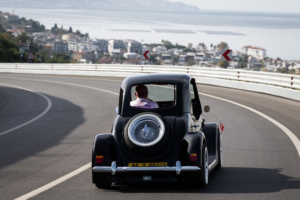 Foto - Yollara çıktı! Togg’dan sonra yerli elektrikli klasik otomobil TYRA karşınızda! 