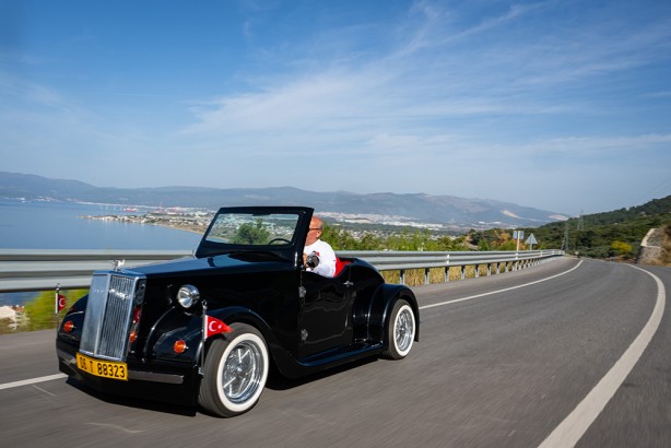 Foto - Yollara çıktı! Togg’dan sonra yerli elektrikli klasik otomobil TYRA karşınızda! 