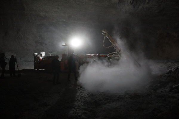 Foto - Yollara dökülen tuz böyle çıkarılıyor