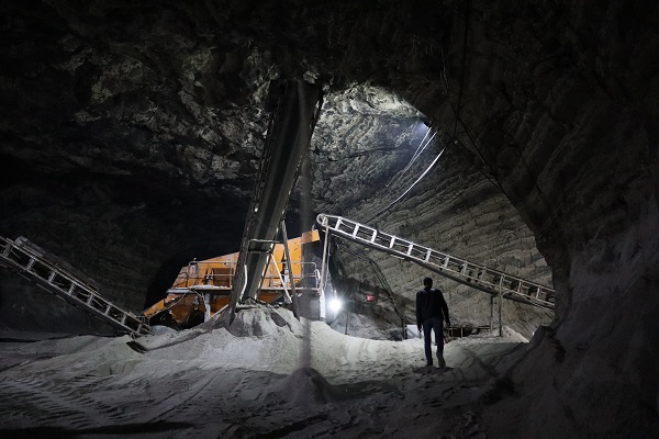 Foto - Yollara dökülen tuz böyle çıkarılıyor