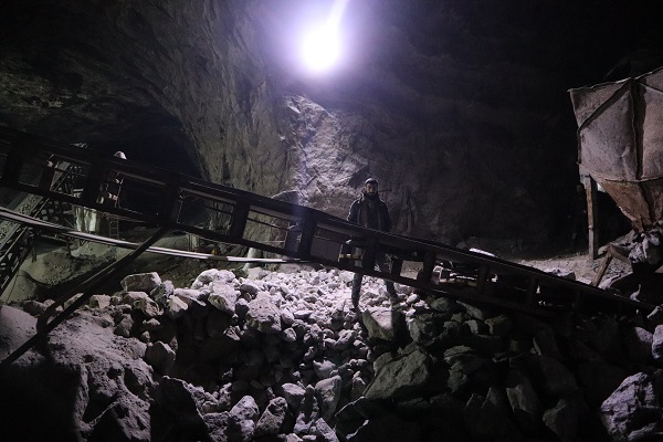 Foto - Yollara dökülen tuz böyle çıkarılıyor