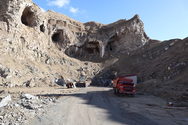 Foto - Yollara dökülen tuz böyle çıkarılıyor