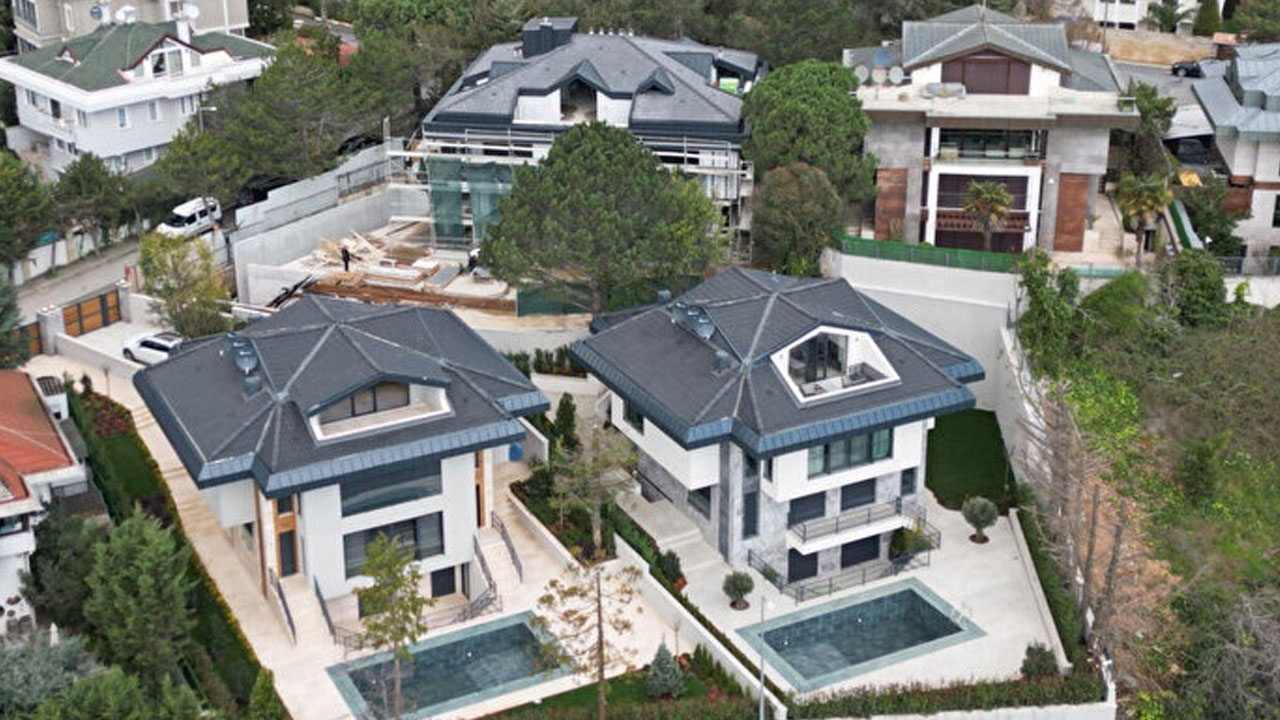 Foto - Yolsuzluk soruşturmasında film çekiyorlar! Ekrem kira yardımı yaptığı Murat’tan daha az kazanıyormuş