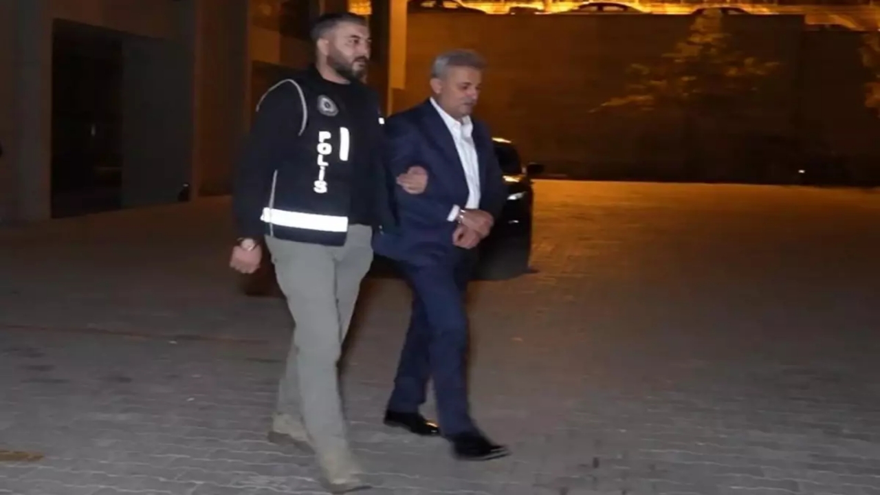 Foto - Yolsuzluktan gözaltına alınmıştı! AK Partili belediye başkanı tutuklandı