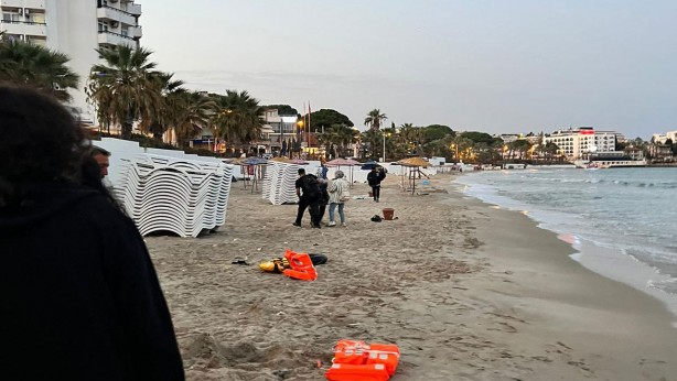 Foto - Yolu şaşıran kaçak göçmenler Yunanistan yerine kadınlar plajına indi! Sonrasında yaptıkları ise herkesi şok etti