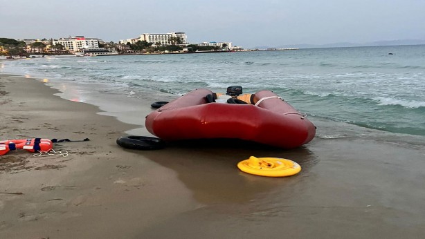 Foto - Yolu şaşıran kaçak göçmenler Yunanistan yerine kadınlar plajına indi! Sonrasında yaptıkları ise herkesi şok etti