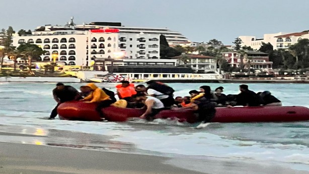 Yolu şaşıran kaçak göçmenler Yunanistan yerine kadınlar plajına indi! Sonrasında yaptıkları ise herkesi şok etti