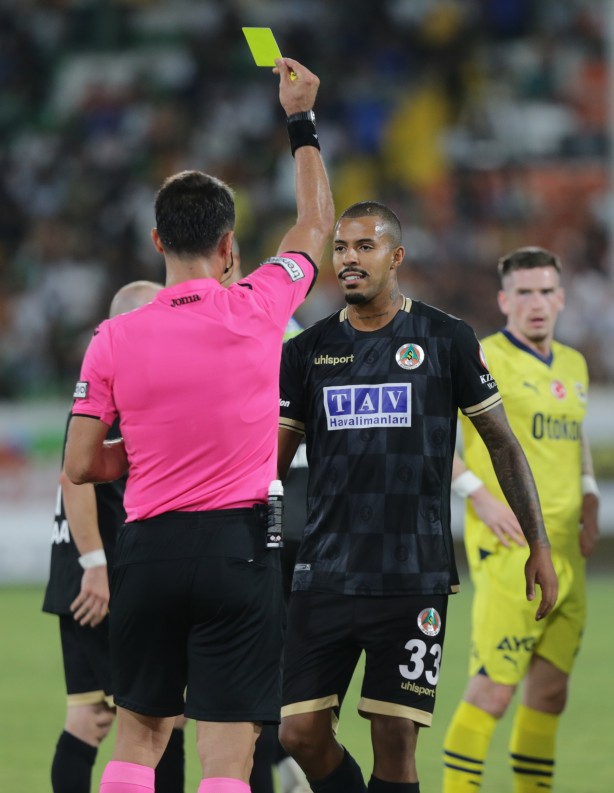 Yönetim dikkat kesilecek... Fenerbahçe'de yaprak dökümü! 4 ayrılık birden!