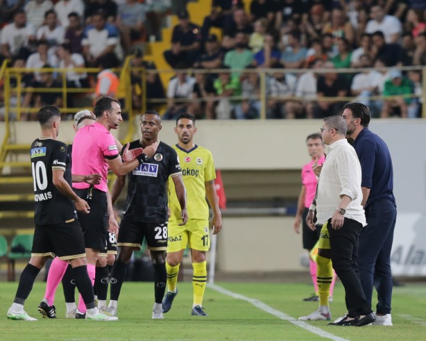 Foto - Yönetim dikkat kesilecek... Fenerbahçe'de yaprak dökümü! 4 ayrılık birden!