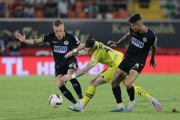 Foto - Yönetim dikkat kesilecek... Fenerbahçe'de yaprak dökümü! 4 ayrılık birden!