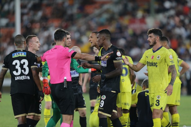 Foto - Yönetim dikkat kesilecek... Fenerbahçe'de yaprak dökümü! 4 ayrılık birden!