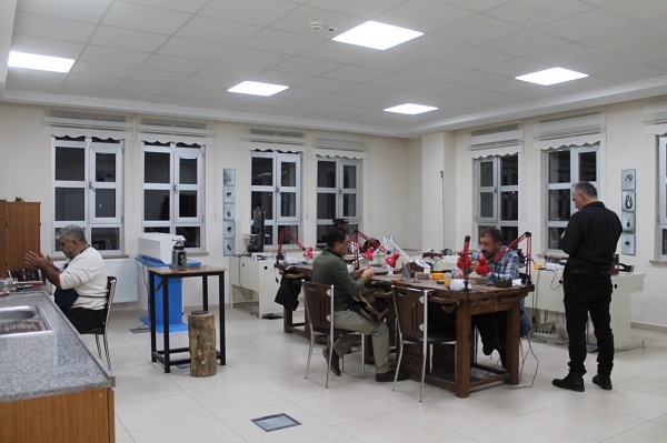 Foto - Yöre halkının ekonomisine katkı sağlıyor! Yıllarca çıra diye yakıldı bakın gerçekte neymiş