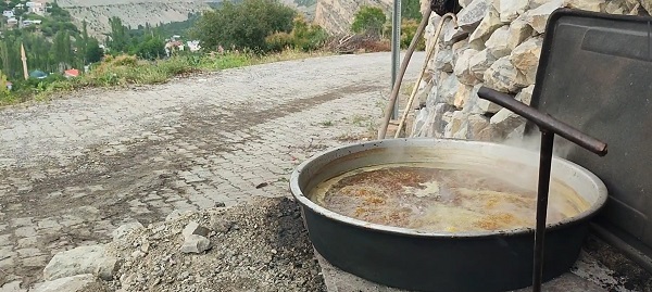 Foto - Yöre halkının tek geçim kaynağı! Kilosu 150 TL'den satılıyor