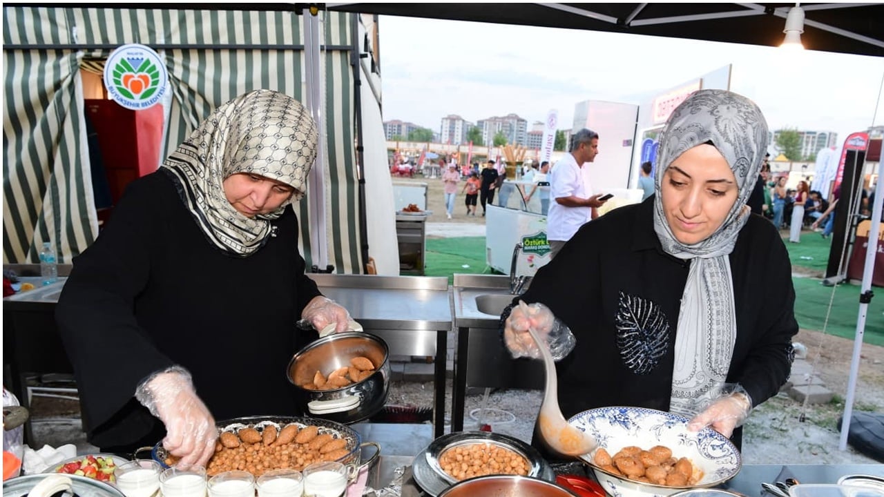 Yöresel lezzetler için Malatya'da yemek yarışmasında Tiritli köfte yapıldı... Sadece bu yemekten ibaret değil...