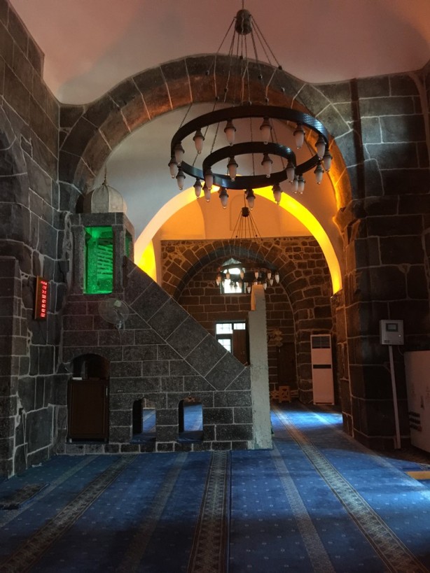 Foto - Yöreye ayrı bir güzellik katıyor: Hz. Ömer Camii - Diyarbakır