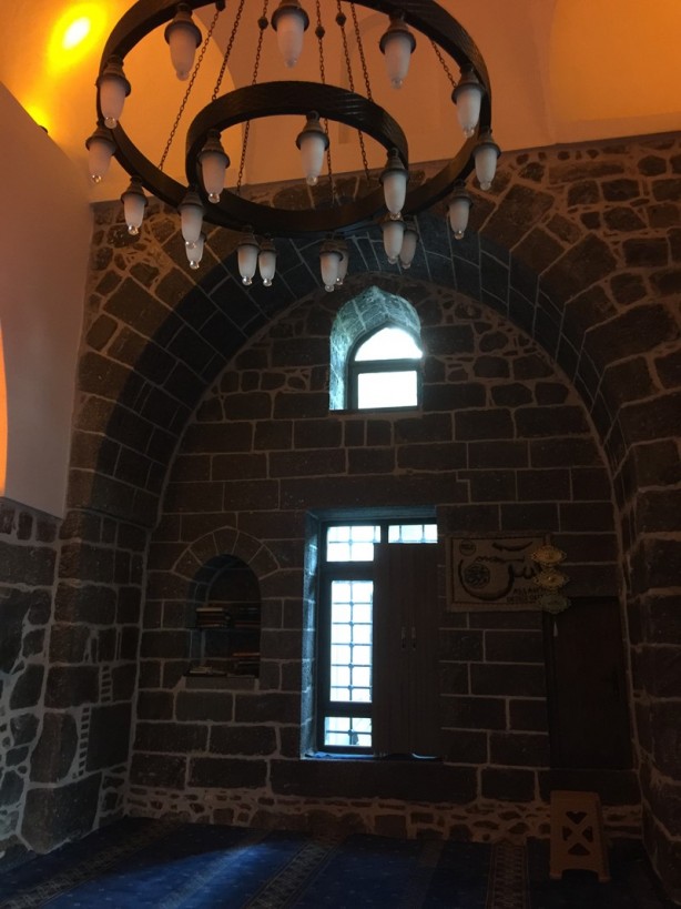 Foto - Yöreye ayrı bir güzellik katıyor: Hz. Ömer Camii - Diyarbakır