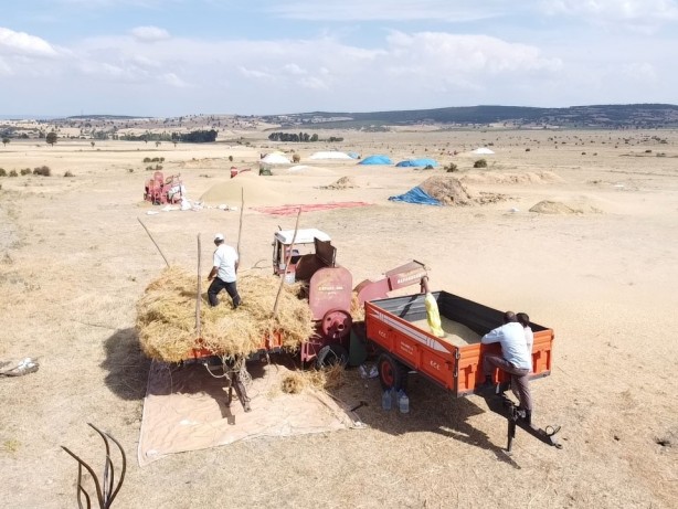 Foto - Yozgat'ta sıcak havada çiftçilerin hasat mesaisi sürüyor