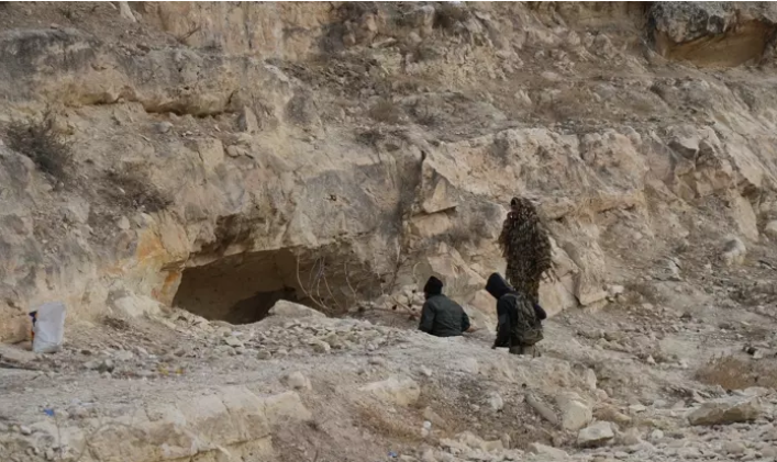 YPG/PKK’nın inlerine girildi! Münbiç’te mağara ve tünellerde terörist avı