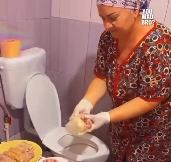 Foto - Yuh artık! İğrenç olay! Klozetin taharet musluğunda bunu yaptı