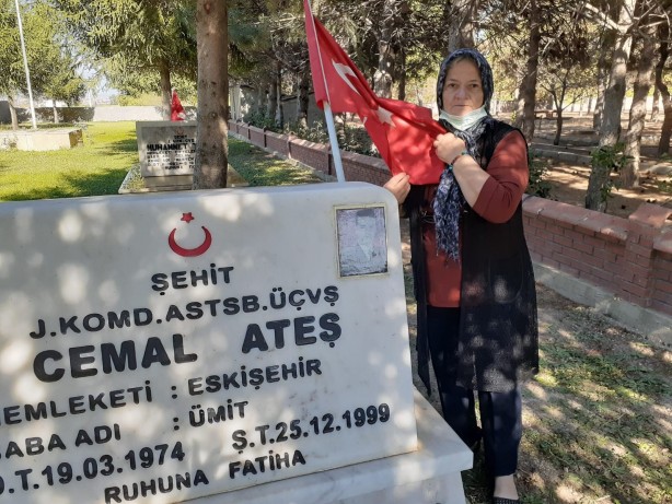 Foto - Yuh artık! Şehit annesine büyük saygısızlık!