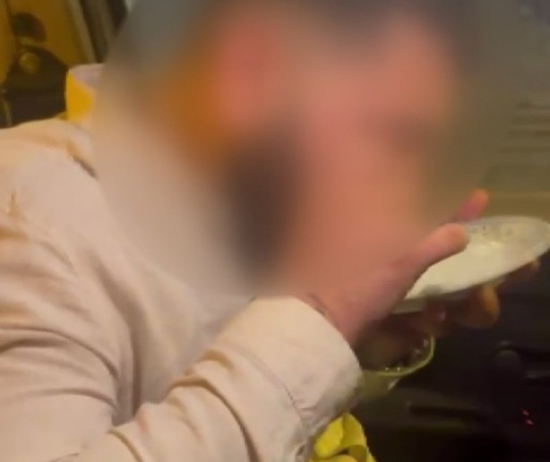 Foto - Yuh ki ne yuh! İdam edin bunları! Taksi şoförü, direksiyonu bırakıp bunu yaptı! Sizde hiç utanma yok mu?