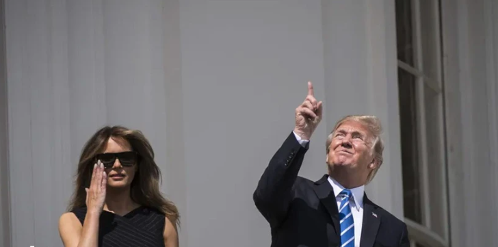 Foto - Yukarı bakma! Trump geldi uçaklar bir bir düşmeye başladı