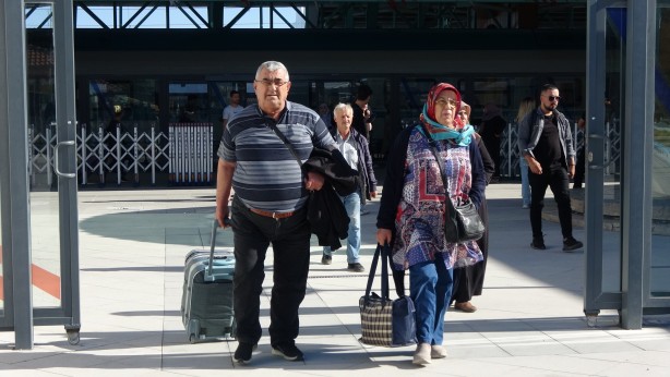 Foto - Yüksek Hızlı Tren uçağı solladı: Vatandaş resmen patlattı: Bu haberimiz Temel Dede'ye gelsin...