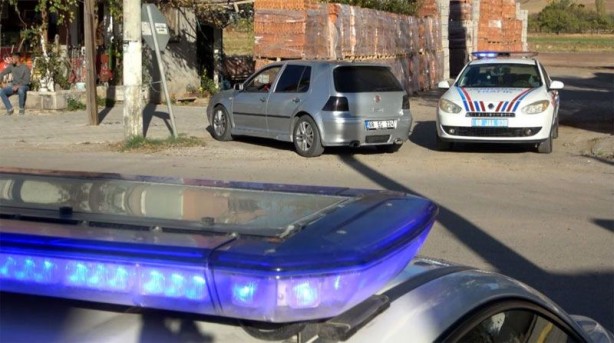 Foto - Yüksek sesten ceza yiyen genç sürücüden pişkin savunma! Bunu dedi, utanmadan bir de jandarmanın çayını içip yoluna devam etti