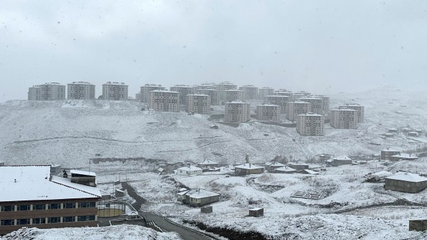 Foto - Yüksekova beyaza büründü