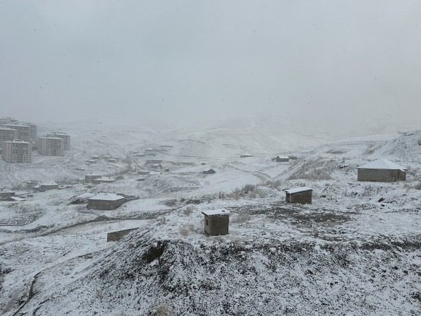 Foto - Yüksekova beyaza büründü