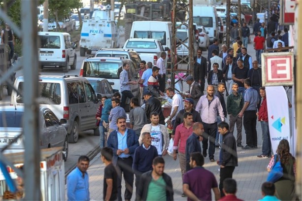Yüksekova yaralarını sarmaya başladı