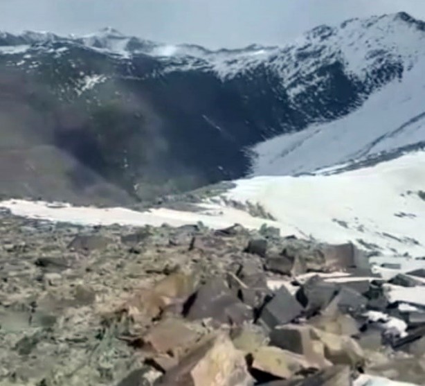 Foto - Yüksekova’da sürü halinde gezen dağ keçileri kameraya yansıdı