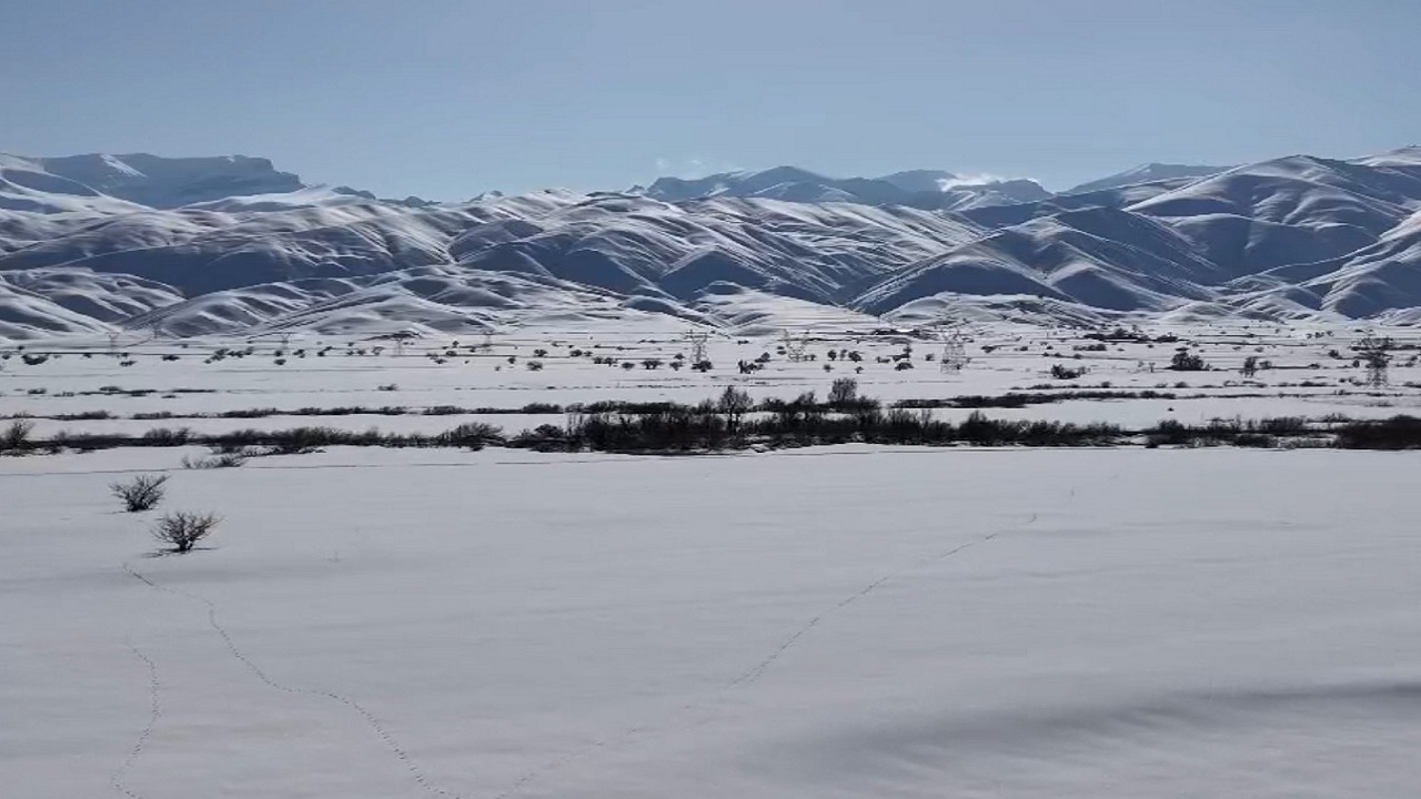 Foto - Yüksekova’nın saklı cenneti: Menderesler ve karlı dağların büyüleyici dansı!